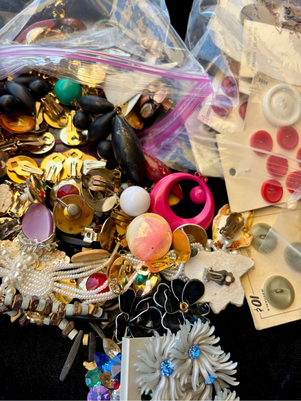 1.6LBS Assorted Women's Costume Jewelry& Buttons, Some wearable, Crafting, Scrap